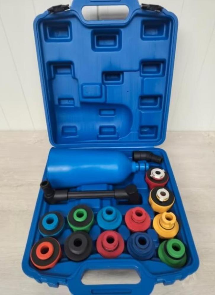 Stahlkaiser Universele olie vul set met 12 adapters. Nieuw!!, Auto diversen, Autogereedschap, Nieuw, Ophalen