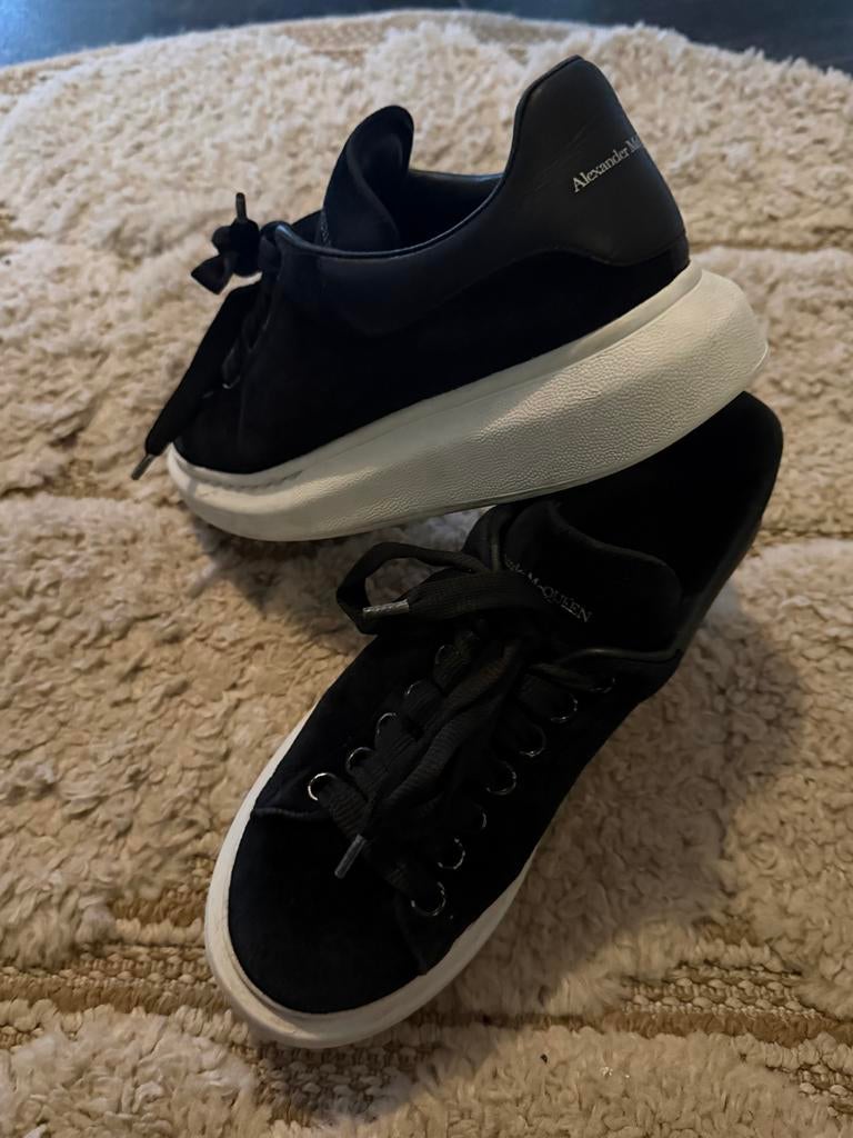 Alexander McQueen Sneakers - Zwart, Ophalen of Verzenden, Zo goed als nieuw, Zwart, Sneakers of Gympen