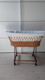 Mooie rotan wieg met wit hemeltje., Kinderen en Baby's, Babywiegjes en Ledikanten, Ophalen, Gebruikt, Wieg