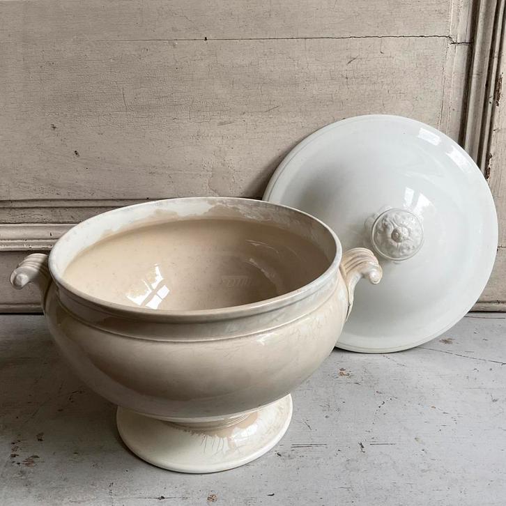 Zwaar beboterde terrine *tres jolie Duiven*, Antiek en Kunst, Antiek | Schalen, Ophalen of Verzenden