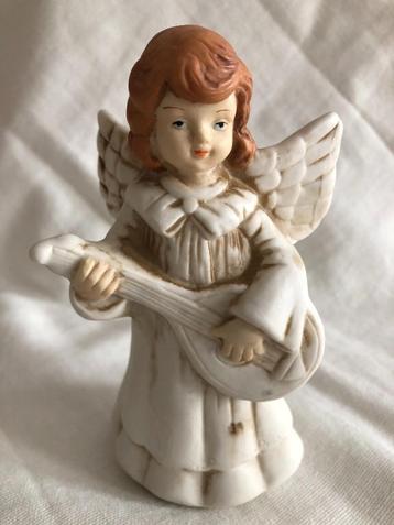 Keramisch engeltje met luit beschikbaar voor biedingen