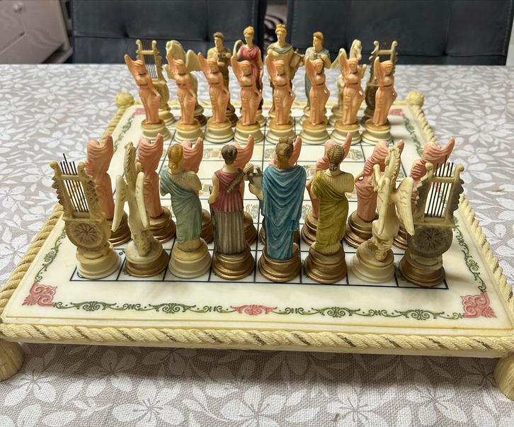 Antiek schaakspel met Griekse figuren, Antiek en Kunst, Antiek | Overige Antiek, Ophalen of Verzenden