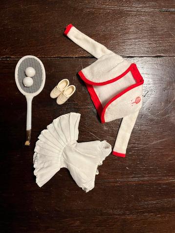 Vintqge Barbie tennis outfit beschikbaar voor biedingen