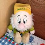 Sneezy knuffel dwerg van Sneeuwwitje en de 7 dwergen 27 cm, Ophalen of Verzenden
