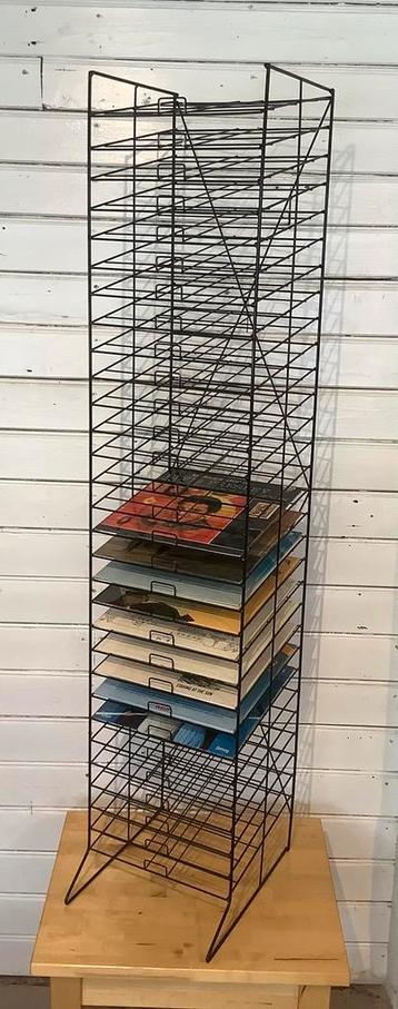 Tomado (?) LP-rek, Langspeelplatenrek, uit een platenzaak. beschikbaar voor biedingen