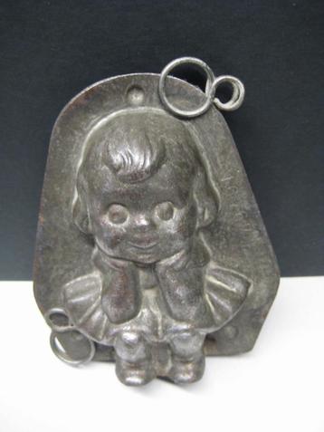 ANTIEKE CHOCOLADEVORM MEISJE beschikbaar voor biedingen