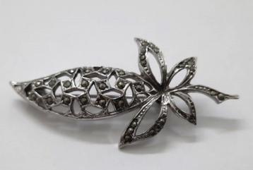Broche verzilverd blad met markasieten (7924-5055) beschikbaar voor biedingen