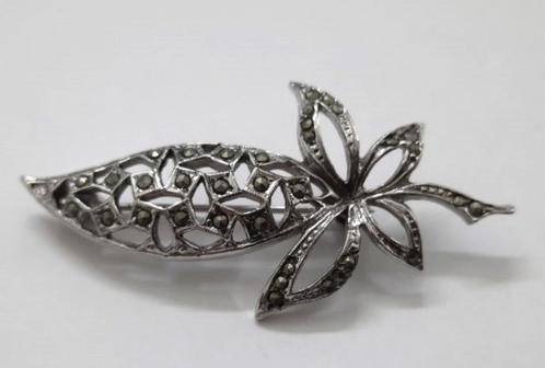 Broche verzilverd blad met markasieten (7924-5055), Sieraden, Tassen en Uiterlijk, Broches, Zo goed als nieuw, Overige materialen