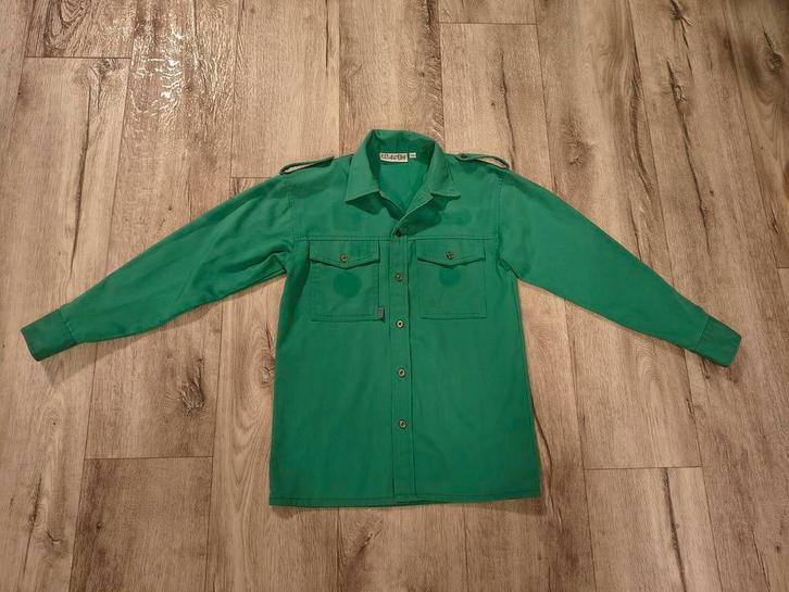 Mooie groene scoutingblouse, Welpen uniform, Scoutshop, 134., Verzamelen, Scouting, Zo goed als nieuw, Kleding, Ophalen of Verzenden
