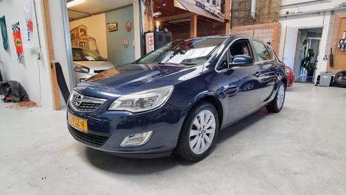Opel Astra 1.4 Turbo Cosmo 17 inch LMV, Clima, Trekhaak, Auto's, Opel, Bedrijf, Te koop, Astra, ABS, Airbags, Airconditioning