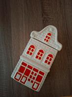 Kersthuisje van de postcodeloterij. Koektrommel., Ophalen, Porselein of Keramiek, Schaal, Zo goed als nieuw