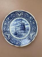 Delfts blauw wandbord Molens en zeilboten (circa 1960), Antiek en Kunst, Antiek | Wandborden en Tegels, Ophalen of Verzenden