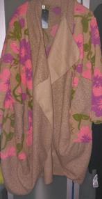 Nieuwe bloemen vest/jas, Italiaans, maat 54/56, Kleding | Dames, Ophalen of Verzenden, Nieuw, Overige kleuren, Trui of Vest