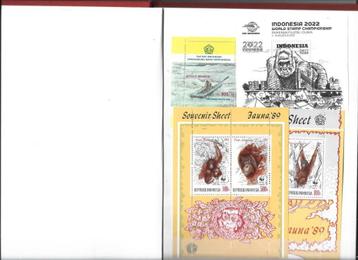 stockboekje vol met velletjes en zegels indonesie beschikbaar voor biedingen