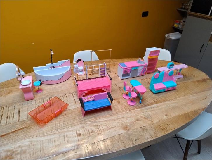 Lol omg meubels., Kinderen en Baby's, Speelgoed | Poppenhuizen, Zo goed als nieuw, Toebehoren, Ophalen of Verzenden
