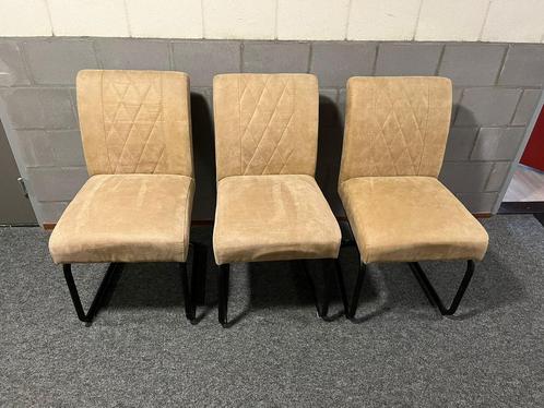 3 beige eetkamerstoelen met ijzeren onderstel., Huis en Inrichting, Stoelen, Zo goed als nieuw, Drie, Overige kleuren, Ophalen