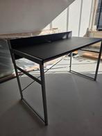 Zwart bureau met een metalen frame, Ophalen, Gebruikt