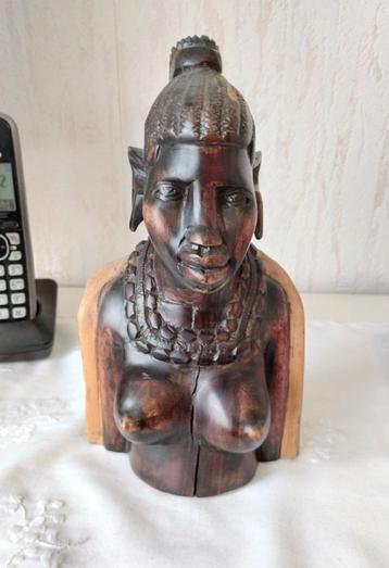 Ebbenhouten vrouwenfiguur beschikbaar voor biedingen