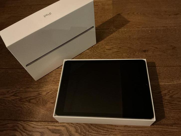 Apple iPad 6th generation 32GB Gb WiFi zilver, Computers en Software, Apple iPads, Gebruikt, Apple iPad, Wi-Fi, 10 inch, 32 GB