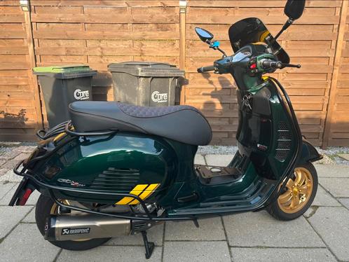 Vespa GTS 300 Racing Sixties 2022 Akrapovic, Fietsen en Brommers, Scooters | Vespa, Zo goed als nieuw, Overige modellen, Ophalen