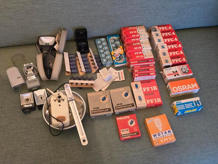 Vintage filtslampjes en flitsers Philips Zeiss Agfa etc, Audio, Tv en Foto, Fotografie | Flitsers, Gebruikt, Overige merken, Ophalen of Verzenden