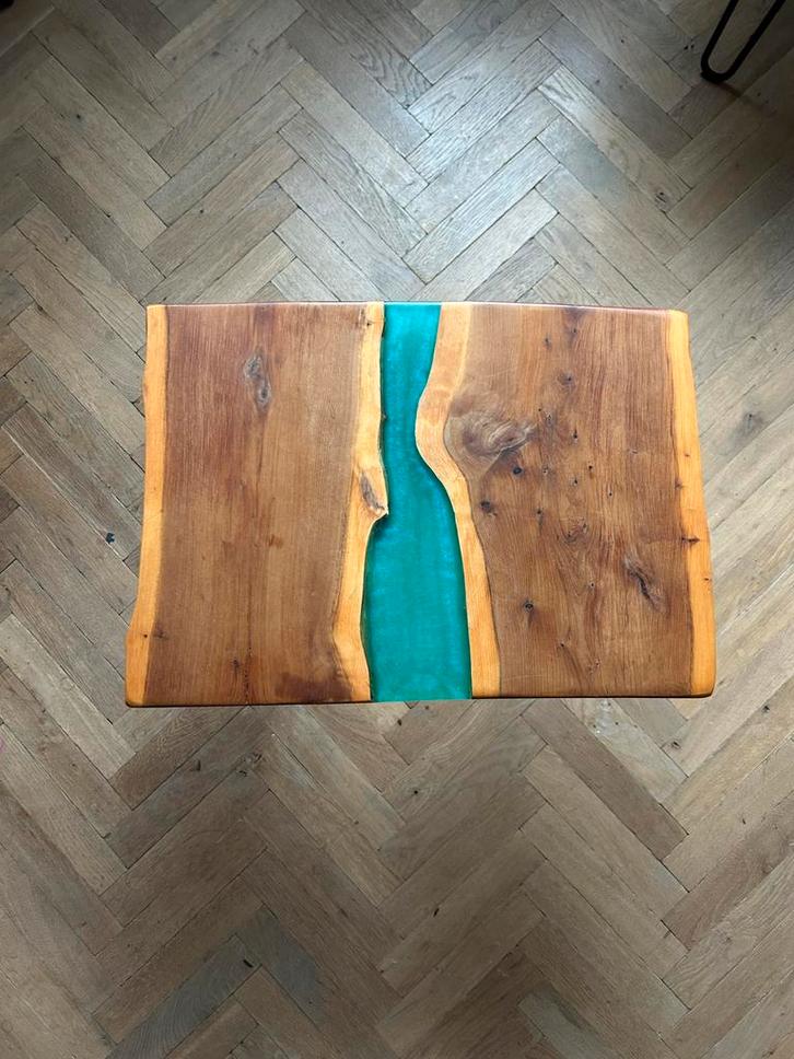 Uniek houten bijzettafel met epoxy - handgemaakt, Huis en Inrichting, Tafels | Bijzettafels, Nieuw, Rechthoekig, Minder dan 45 cm