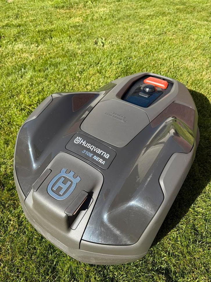 Zeer nette Husqvarna 310e NERA, Tuin en Terras, Robotmaaiers, Zo goed als nieuw, 20 tot 25 cm, Ophalen