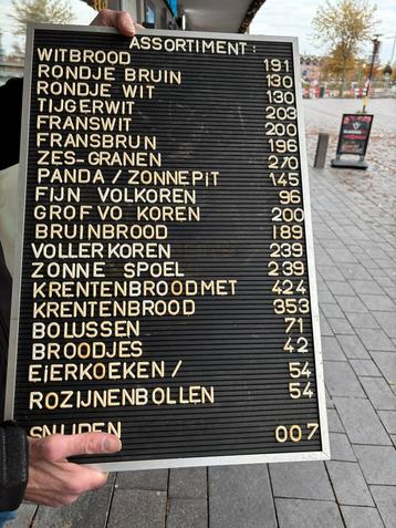 Vintage Letterbord met Letters - Nostalgisch! beschikbaar voor biedingen