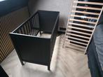 Zwart ledikant 60x120 met matras en overtrekken, Kinderen en Baby's, Babywiegjes en Ledikanten, Ophalen, Zo goed als nieuw, Ledikant