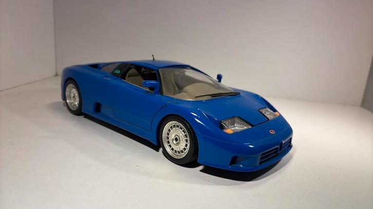 Bugatti eb110 bleu Bburago 1.18, Hobby en Vrije tijd, Modelauto's | 1:18, Zo goed als nieuw, Bburago, Ophalen of Verzenden