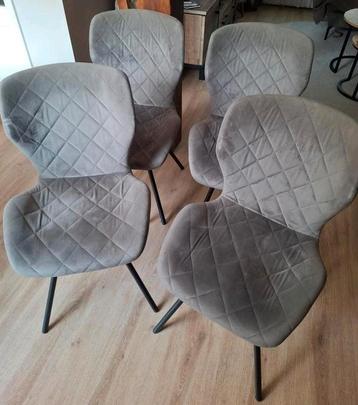 Grijze velvet eetkamerstoelen 4 beschikbaar voor biedingen