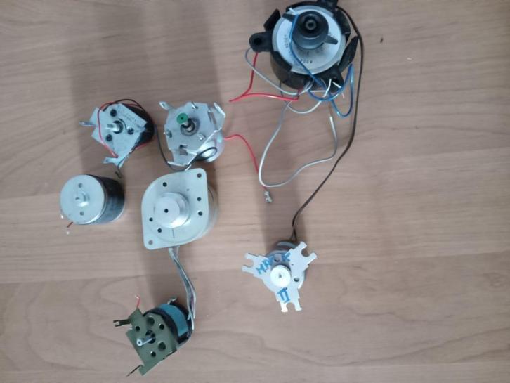 Collectie Philips motoren, Audio, Tv en Foto, Platenspelers, Zo goed als nieuw, Platenspeler-onderdeel, Philips, Verzenden