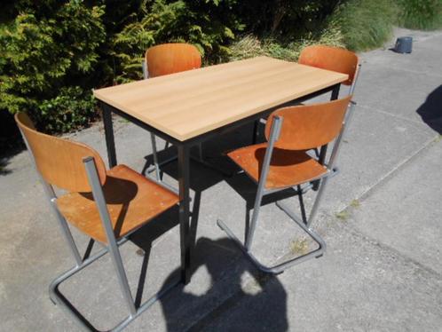 vintage set tafel en stoelen, Huis en Inrichting, Stoelen, Gebruikt, Vier, Hout, Metaal, Bruin, Ophalen