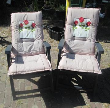 2 prima verstelbare Tuinstoelen in PVC + kussens beschikbaar voor biedingen