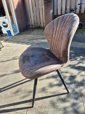 Zeer fijne eettafelstoelen, 4 stuks beschikbaar voor biedingen
