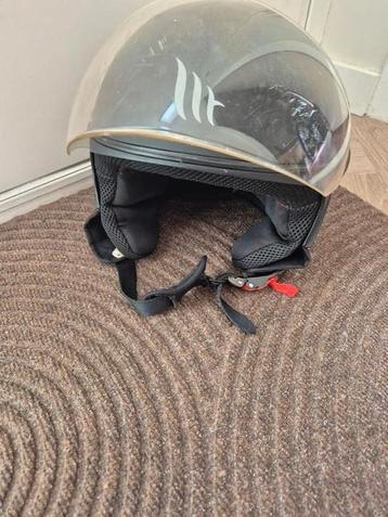 Brommer / scooterhelm zwart beschikbaar voor biedingen