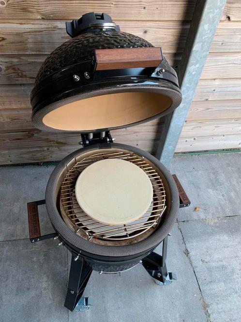 The Bastard Compact 33 cm incl gietijzeren rooster, Tuin en Terras, Houtskoolbarbecues, Zo goed als nieuw, Ophalen