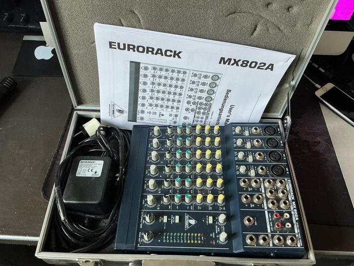 Behringer Eurorack MX802A Mengpaneel in Gator case, Muziek en Instrumenten, Mengpanelen, Gebruikt, 5 tot 10 kanalen, Microfooningang