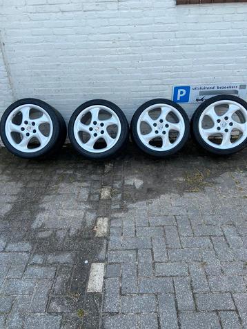 Porsche velgen en banden breedset beschikbaar voor biedingen