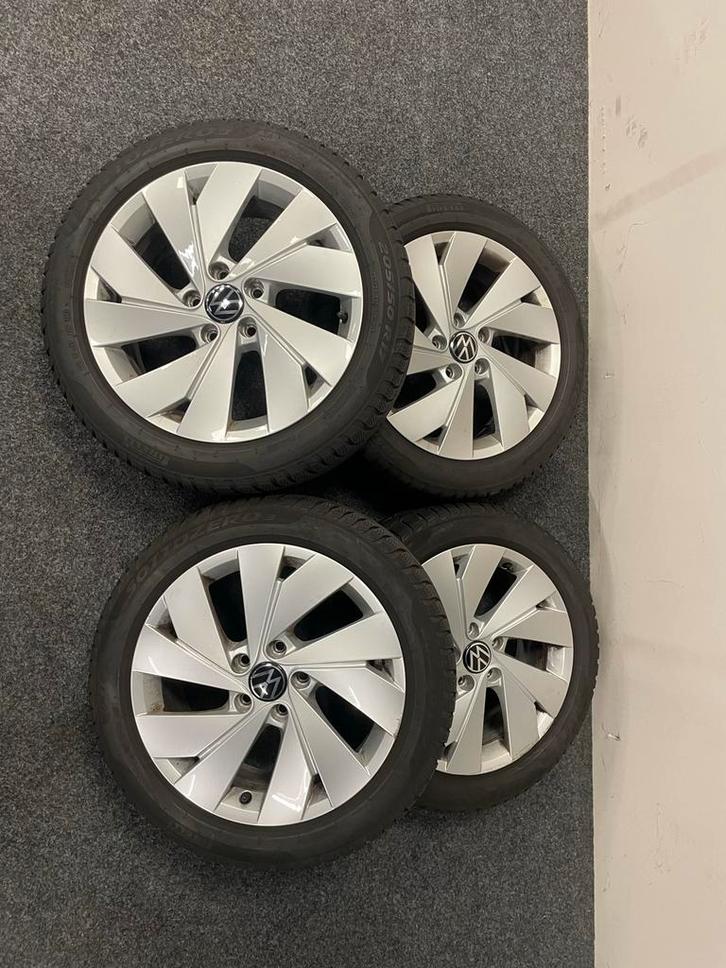 VW Golf 8 Winterbanden met Velgen 205/50 R17, Auto-onderdelen, Banden en Velgen, Banden en Velgen, Winterbanden, 17 inch, 205 mm
