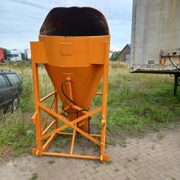 BETON KUBEL GEBRUIKT MET SNELWISSEL SYSTEEM SCHOON beschikbaar voor biedingen
