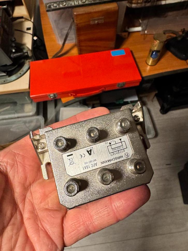 Hirschmann AFC1641 4-weg RF Multitap (CATV / Coax), Audio, Tv en Foto, Televisie-accessoires, Nieuw, Ophalen of Verzenden