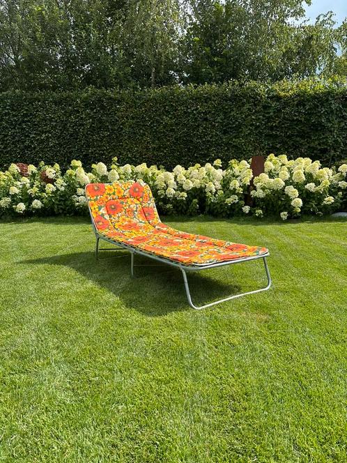 Vintage retro ligbed, Tuin en Terras, Ligbedden, Zo goed als nieuw, Ophalen