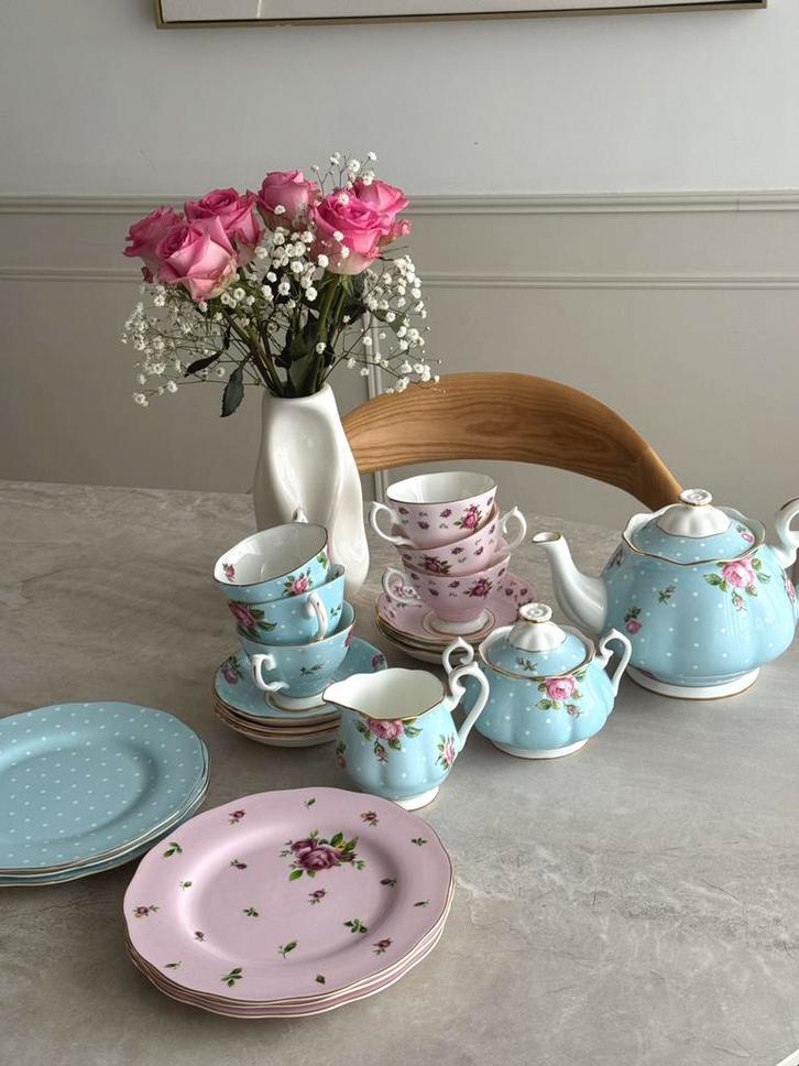 Royal Albert 6-persoons set, Antiek en Kunst, Antiek | Servies compleet, Ophalen of Verzenden