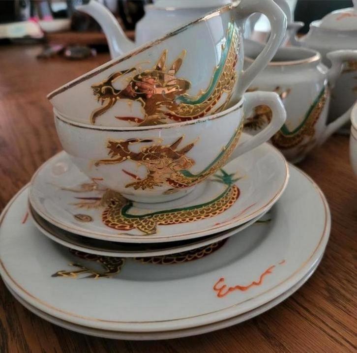 Thee/koffie servies dragon porselein, Antiek en Kunst, Antiek | Servies compleet, Ophalen