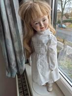 Oude Porseleinen Pop op Standaard, Verzamelen, Ophalen of Verzenden