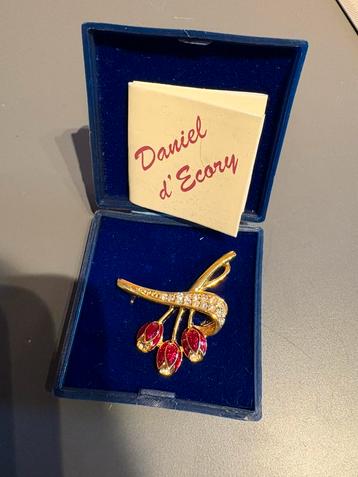Vintage Daniel d’Ecory broche – verguld met rode bloemen beschikbaar voor biedingen