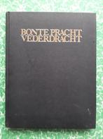 boek, Bonte Pracht Vederdracht *gesch.de Revue in Nederland., Boeken, Kunst en Cultuur | Dans en Theater, Gelezen, Ophalen of Verzenden