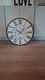 Riverdale Klok - Stoer en Stijlvol!, Ophalen of Verzenden, Zo goed als nieuw, Analoog, Wandklok