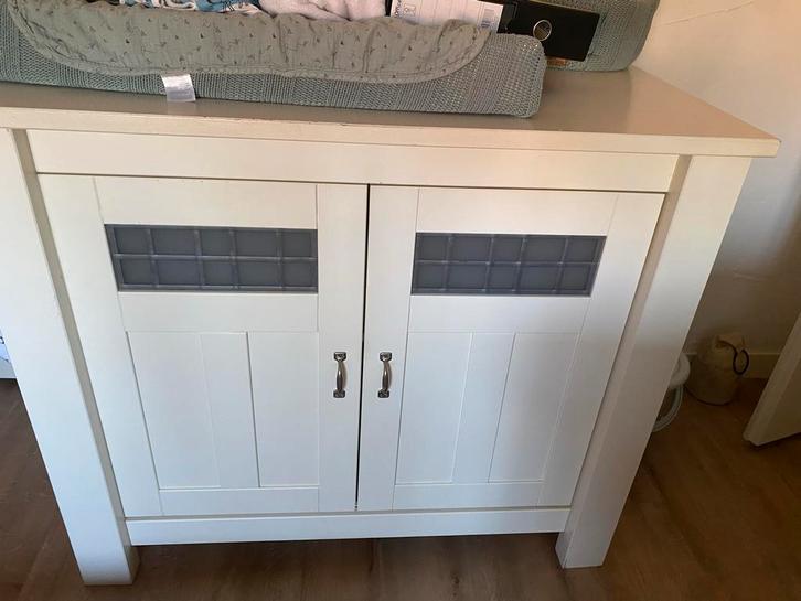 Commode voor babykamer met deurtjes, Kinderen en Baby's, Kinderkamer | Commodes en Kasten, Gebruikt, Ophalen